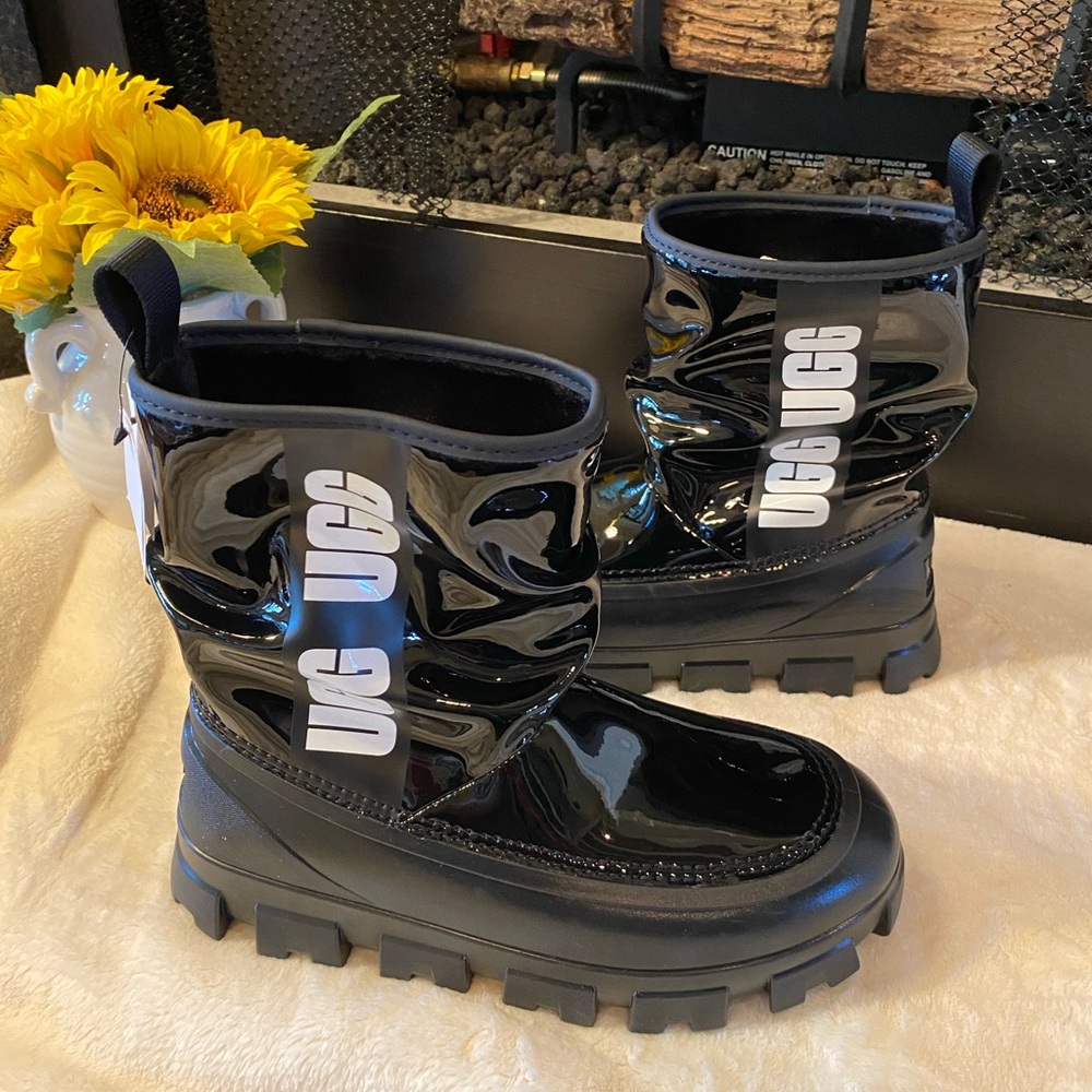 ✨NEW✨ Ugg Classic Brellah Mini Boots